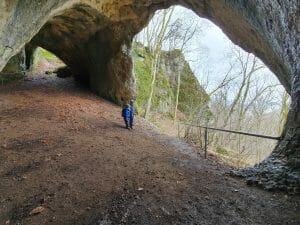 Die Höhle "Große Scheuer" am Rosenstein