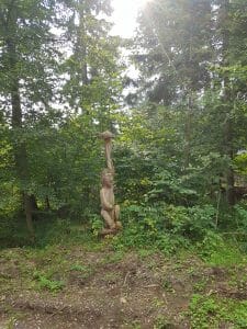 Kaltes Feld Holzfiguren
